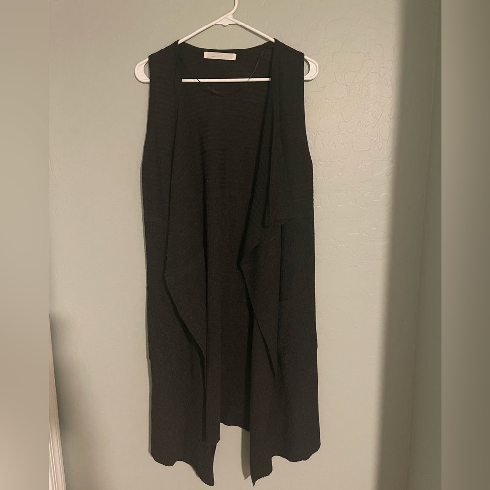 5/$25 Bundle. Double Zero Charcoal Gray Vest w/ Pockets, Size Small